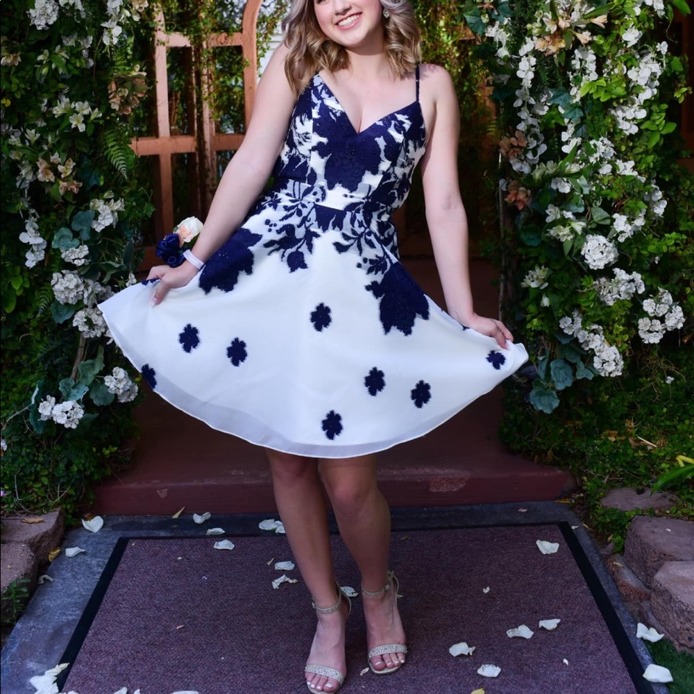 Stunning dress for Prom or any special occasion.